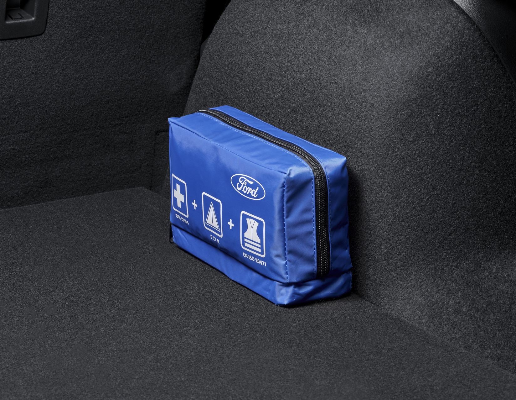 PREMIUM FIRST AID KIT WITH WARNING TRIANGLE AND WARNING VEST - Image 8