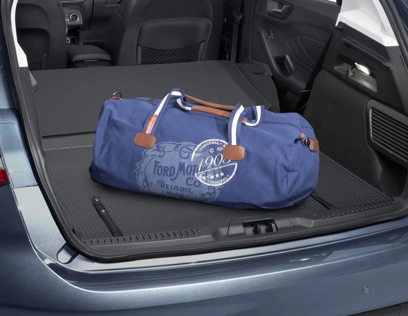 FOCUS HATCHBACK REVERSIBLE BOOT FLOOR MAT WITH FOLD-OUT BUMPER PROTECTION FOR MINI SPARE WHEEL 2018-2025 - Image 3