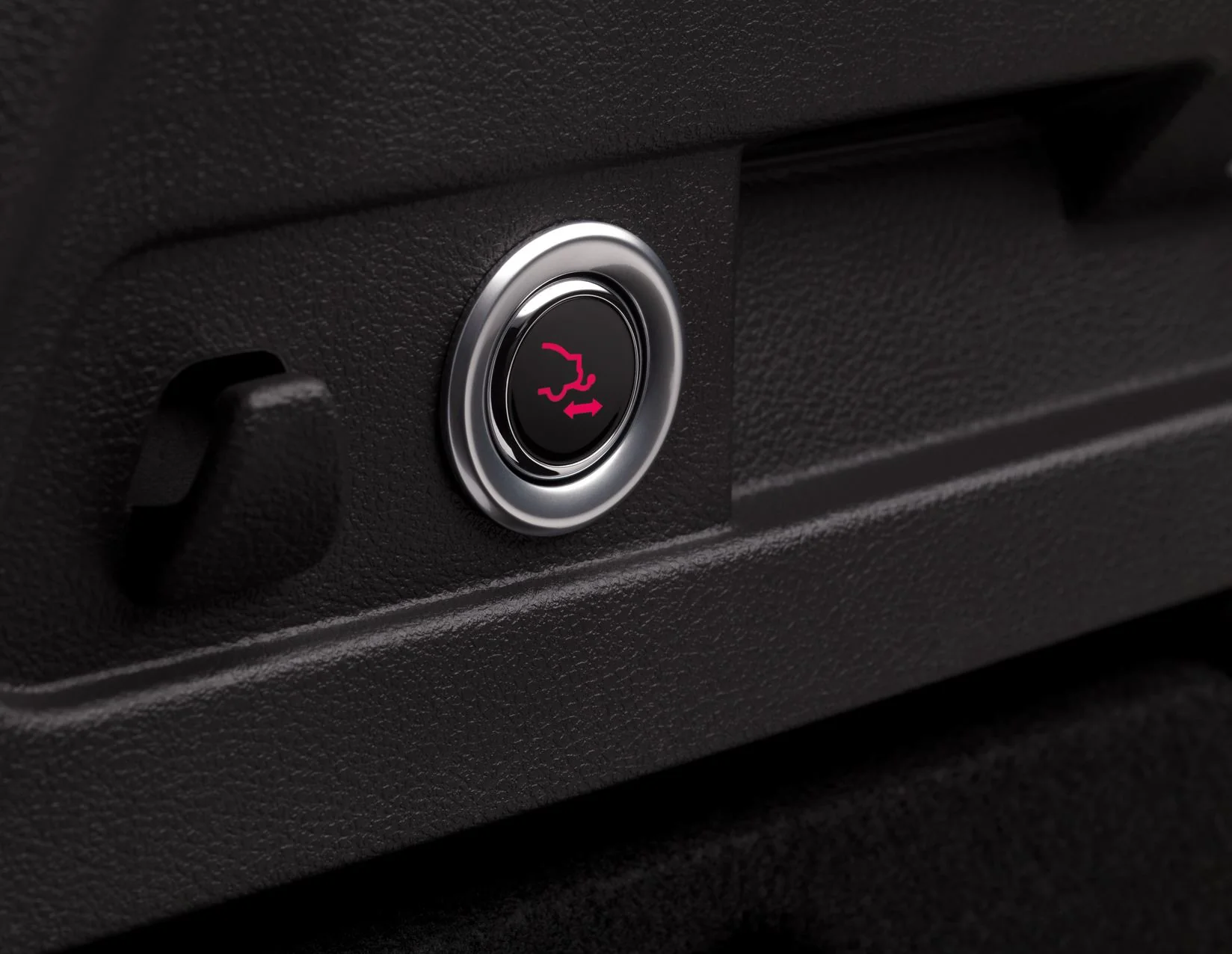FOCUS RETRACTABLE TOW BAR 01/2016, ESTATE WITH PETROL ENGINES, EXCEPT 1.0 L ECOBOOST. - Image 2