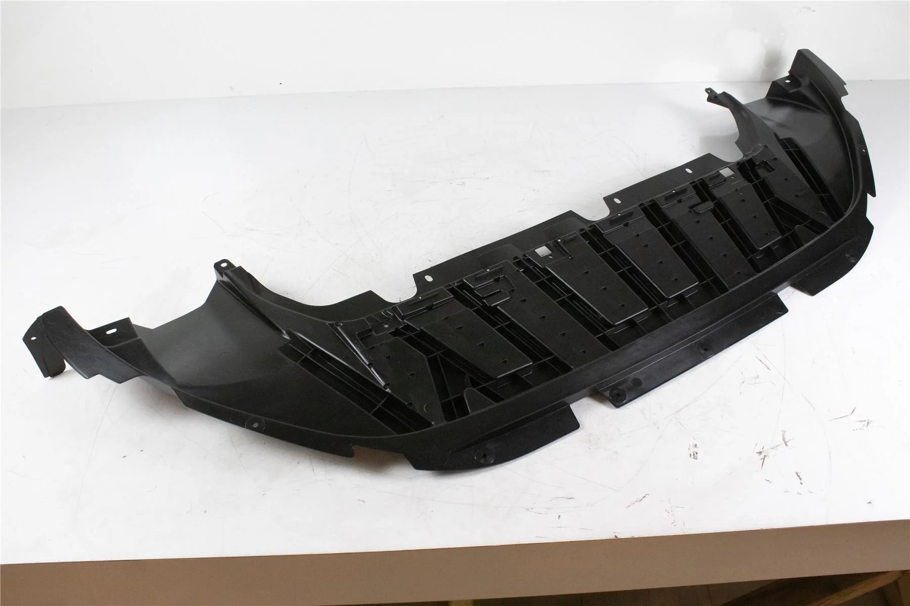 FOCUS RS FRONT BUMPER UNDERTRAY STONE DEFLECTOR 2016-