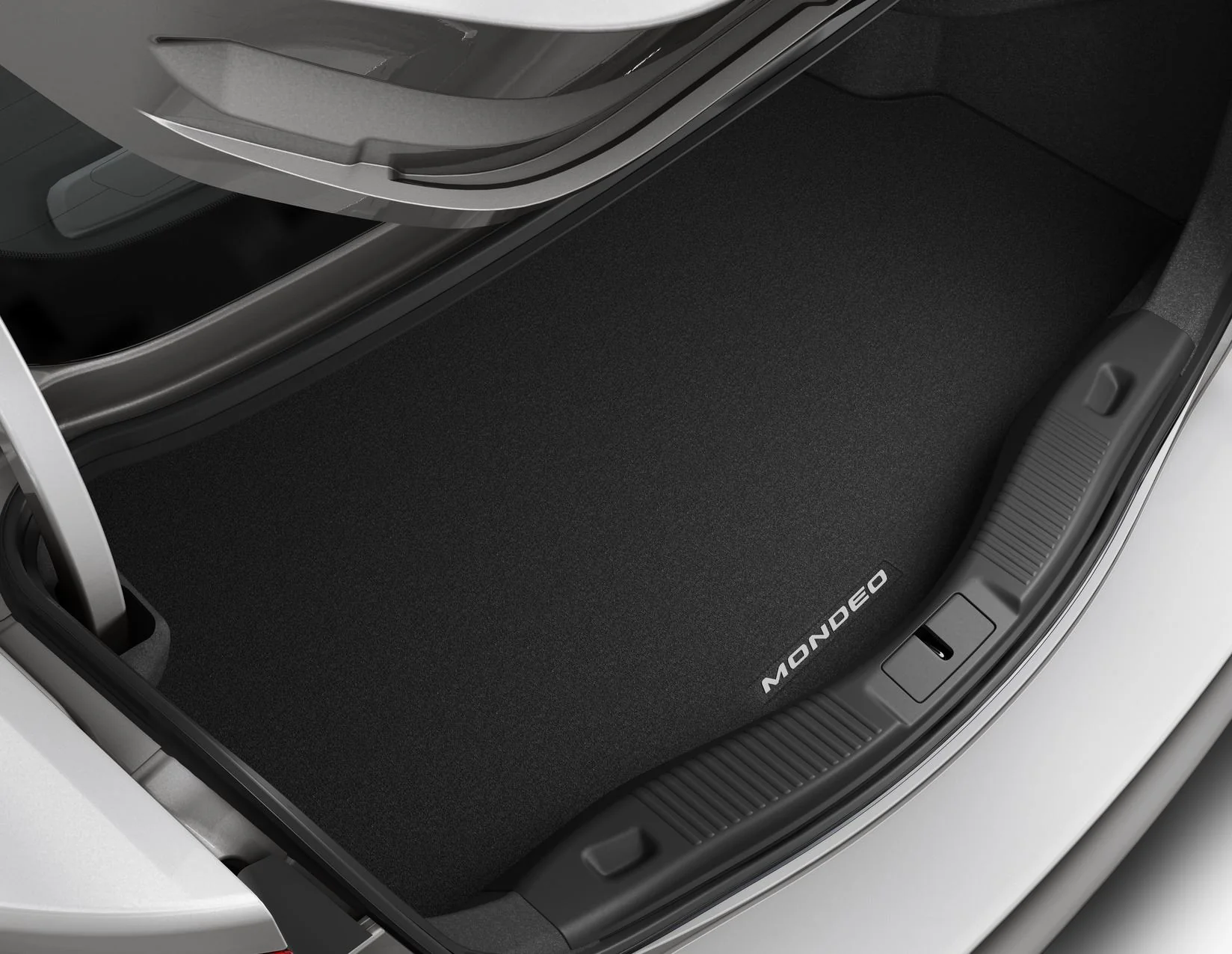 MONDEO FROM 09/2014 LOAD COMPARTMENT MAT BLACK,WITH MONDEO LOGO