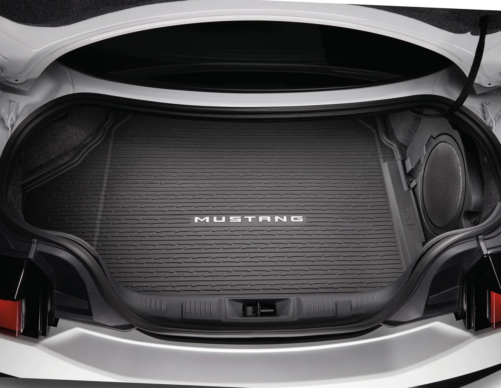 MUSTANG RUBBER BOOT FLOOR LOAD COMPARTMENT MAT TRAY WITH LOGO FOR VEHICLES WITH SUBWOOFER 2024-ONWARDS