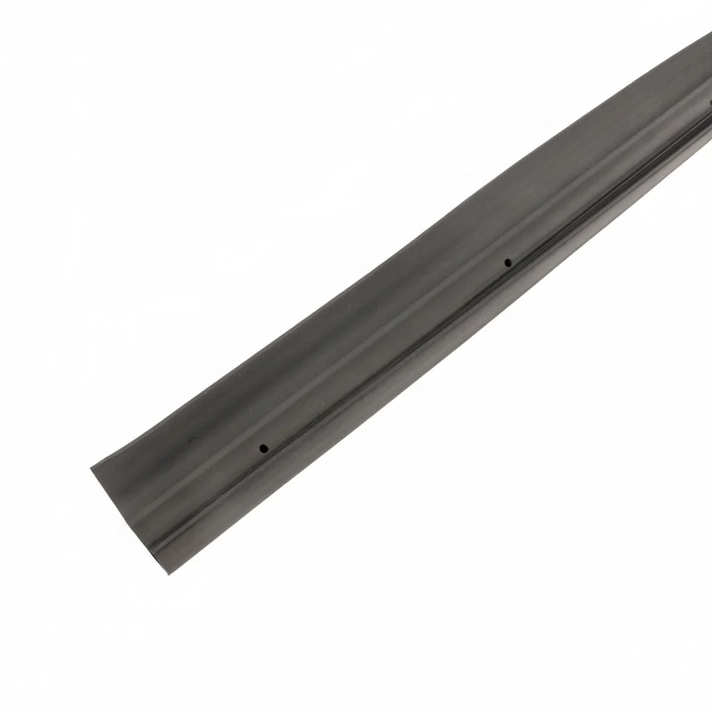 Puma O/S Outer Lower Door Sill Weatherstrip 2020-Onwards - Image 3