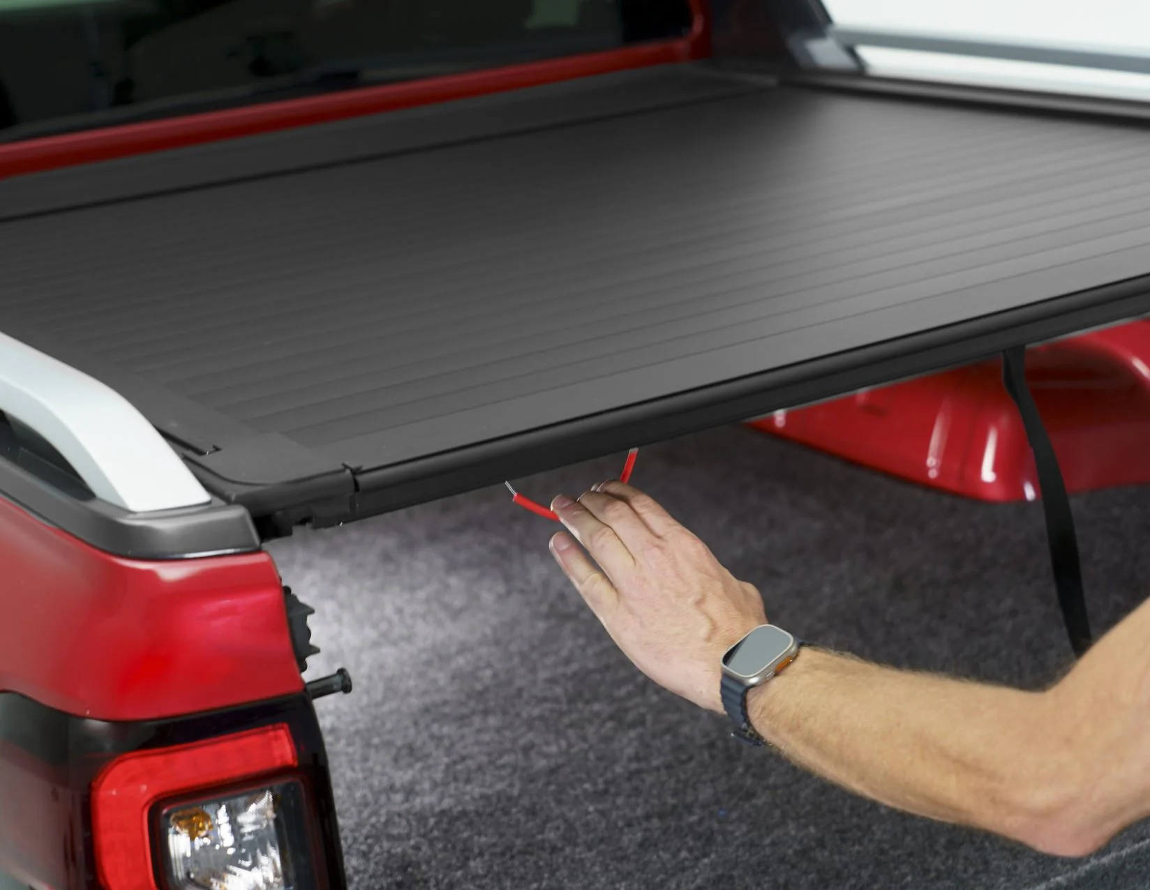 RANGER FROM 06/2022 ROLLER TONNEAU COVER BLACK,MANUALLY OPERATED - Image 11