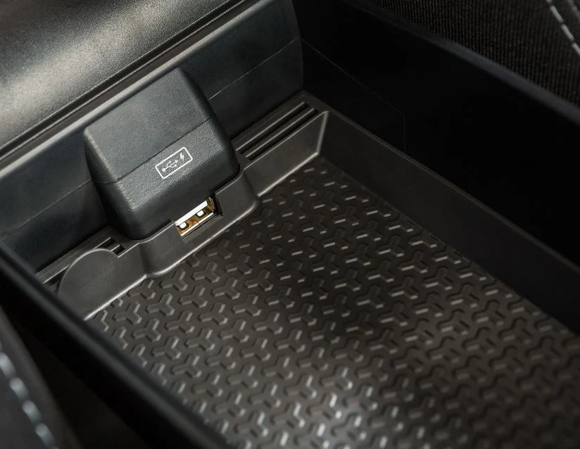FIESTA & FIESTAVAN RATI* ARMREST ARMSTER OE1, WITH INTEGRATED USB SLOT - Image 4
