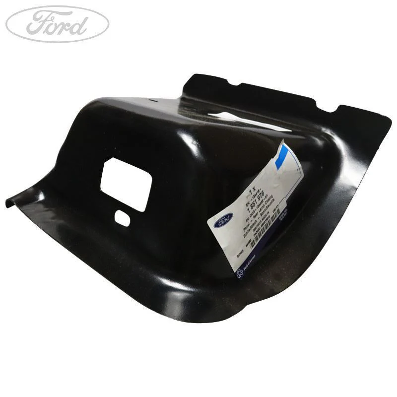 REAR LAMP CLOSING PANEL - Image 2