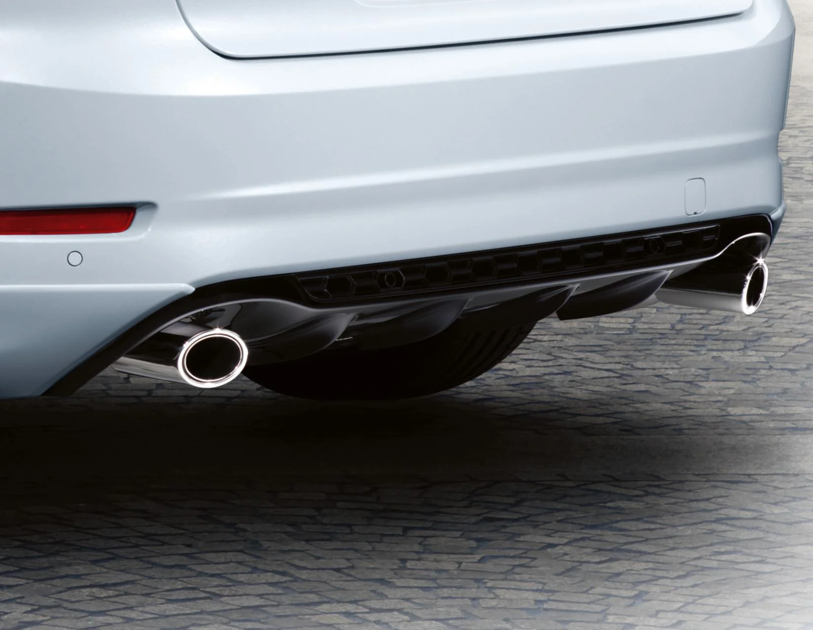 MONDEO 09/2010-08/2014 REAR LOWER BUMPER DIFFUSER GLOSS BLACK