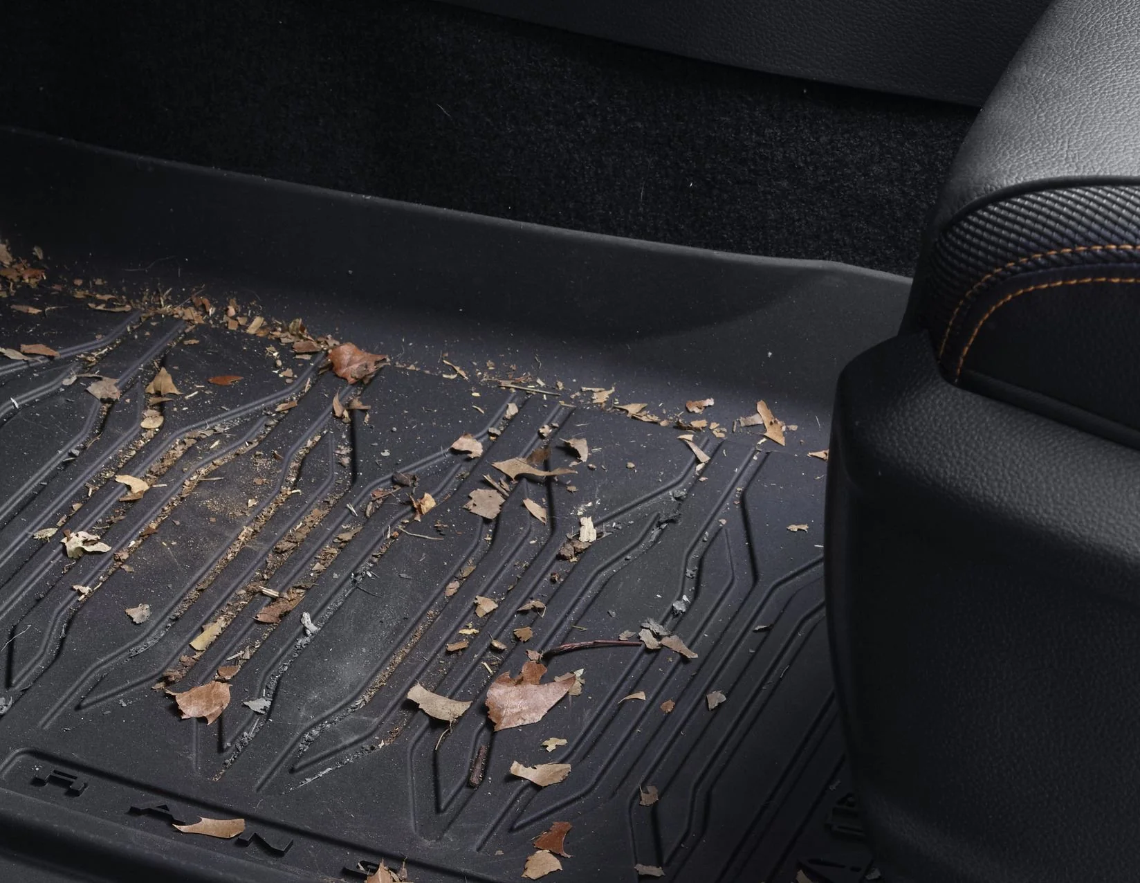 RANGER RUBBER FLOOR MATS TRAY STYLE DESIGN, FRONT, BLACK WITH RANGER LOGO, FOR SINGLE CAB VERSION ONLY, 2012 - ONWARDS - Image 2