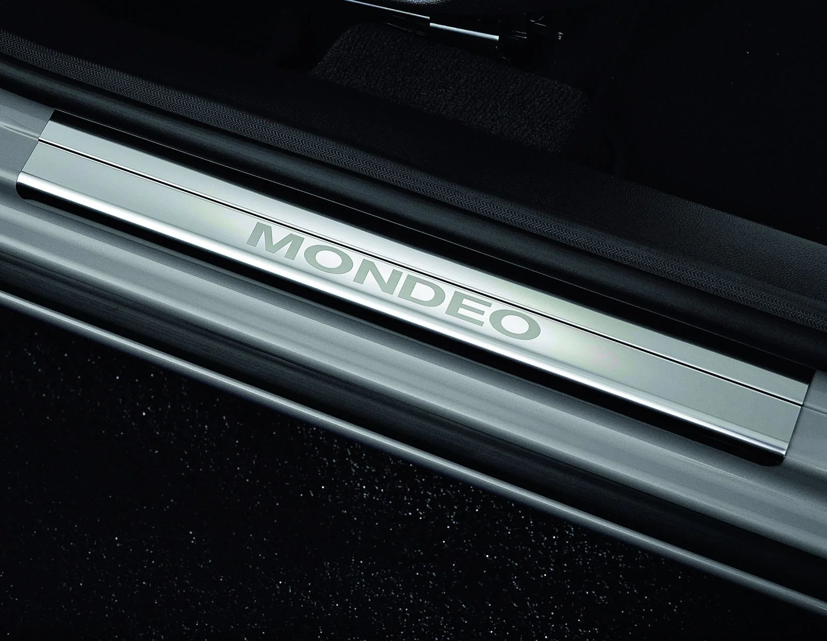 MONDEO 03/2007-08/2014 SCUFF PLATES FRONT,WITH MONDEO LOGO